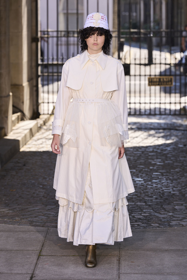 حنين الى الطفولة وبلده الأمّ في مجموعة BORA AKSU لربيع وصيف 2024