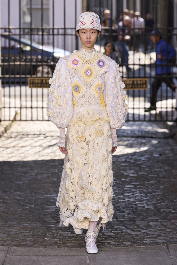 حنين الى الطفولة وبلده الأمّ في مجموعة BORA AKSU لربيع وصيف 2024