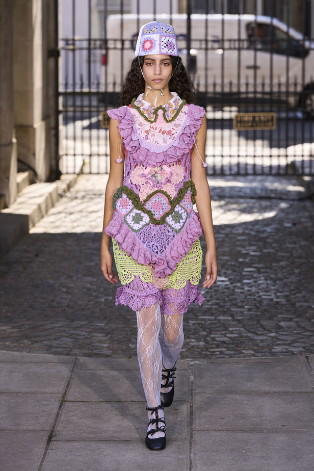 حنين الى الطفولة وبلده الأمّ في مجموعة BORA AKSU لربيع وصيف 2024