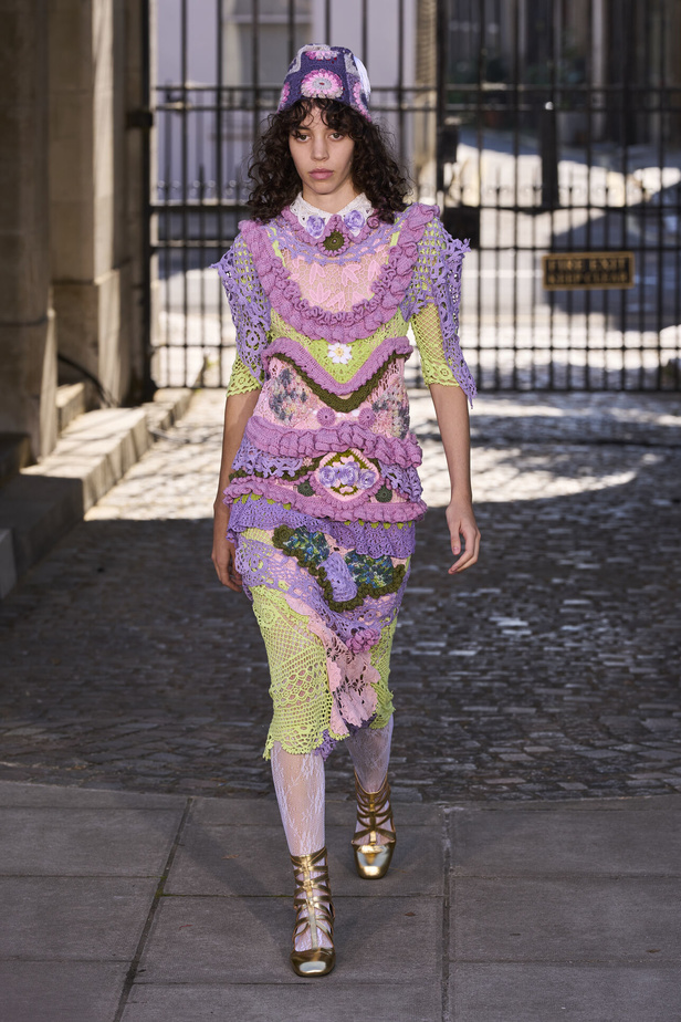 حنين الى الطفولة وبلده الأمّ في مجموعة BORA AKSU لربيع وصيف 2024