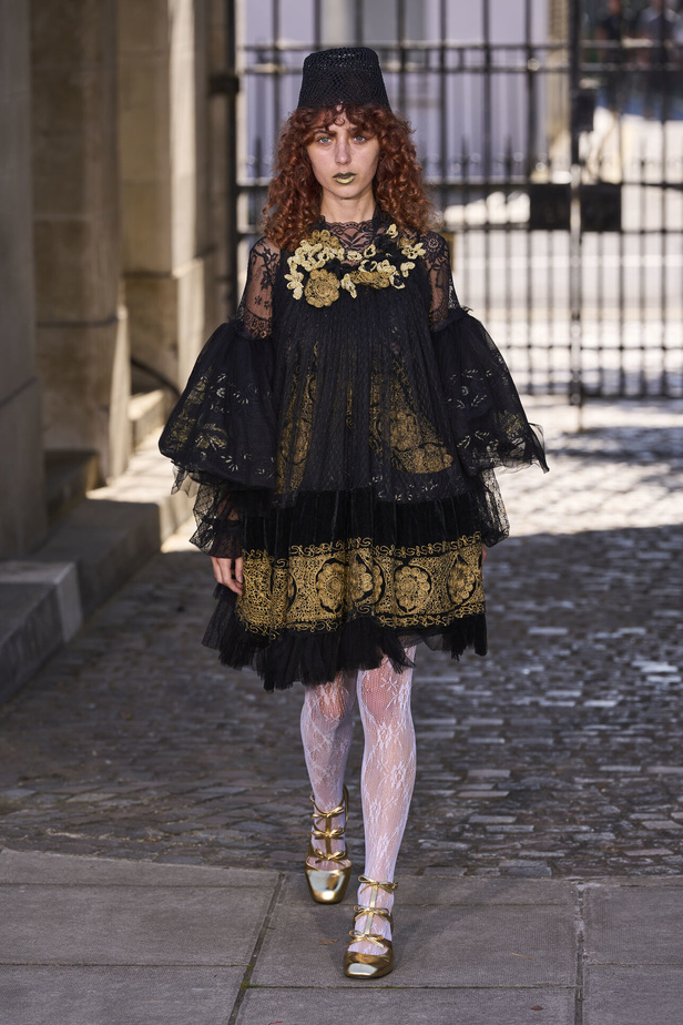 حنين الى الطفولة وبلده الأمّ في مجموعة BORA AKSU لربيع وصيف 2024