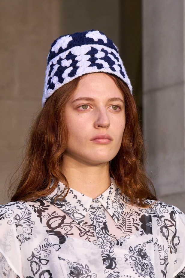 حنين الى الطفولة وبلده الأمّ في مجموعة BORA AKSU لربيع وصيف 2024