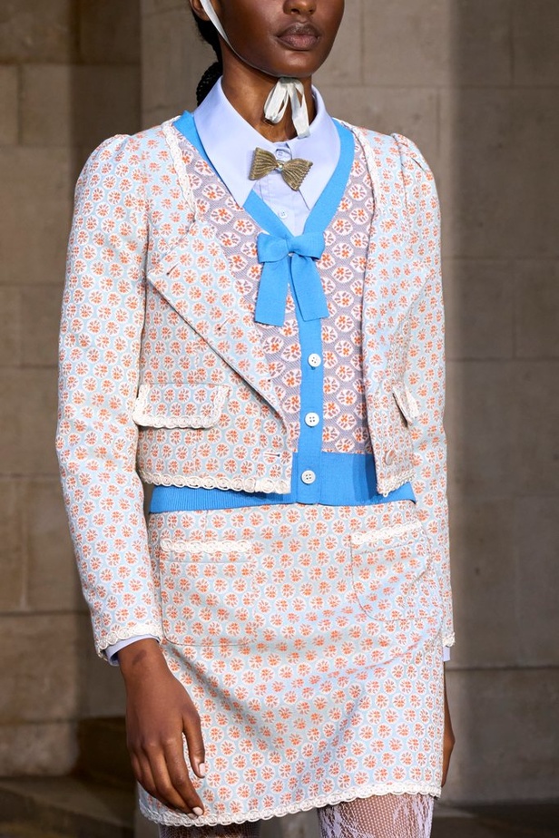 حنين الى الطفولة وبلده الأمّ في مجموعة BORA AKSU لربيع وصيف 2024