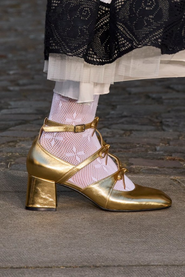 حنين الى الطفولة وبلده الأمّ في مجموعة BORA AKSU لربيع وصيف 2024