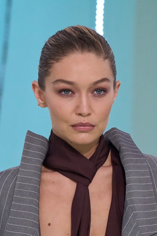 CorpCore: علامة BOSS تعيد إحياء إرثها العريق مع عرض أزياء خريف وشتاء 2023 