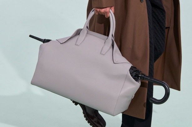 CorpCore: علامة BOSS تعيد إحياء إرثها العريق مع عرض أزياء خريف وشتاء 2023 