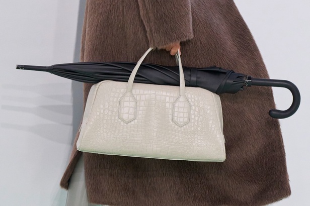 CorpCore: علامة BOSS تعيد إحياء إرثها العريق مع عرض أزياء خريف وشتاء 2023 