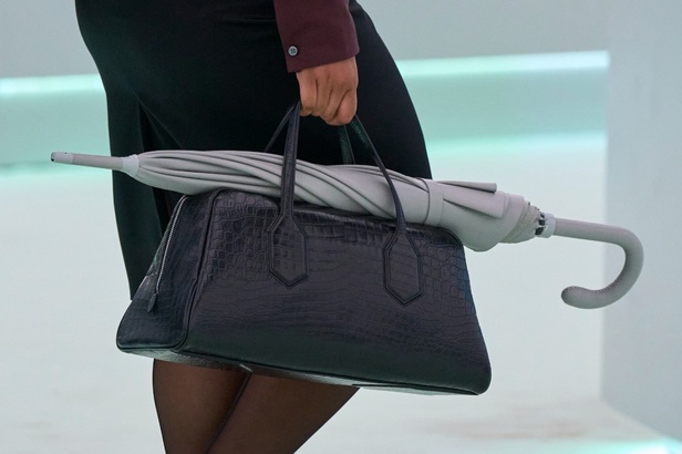 CorpCore: علامة BOSS تعيد إحياء إرثها العريق مع عرض أزياء خريف وشتاء 2023 