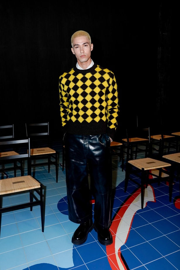 مجموعة Bottega Veneta لربيع وصيف 2024 تأخذنا برحلة حول العالم بتصاميمها الساحرة