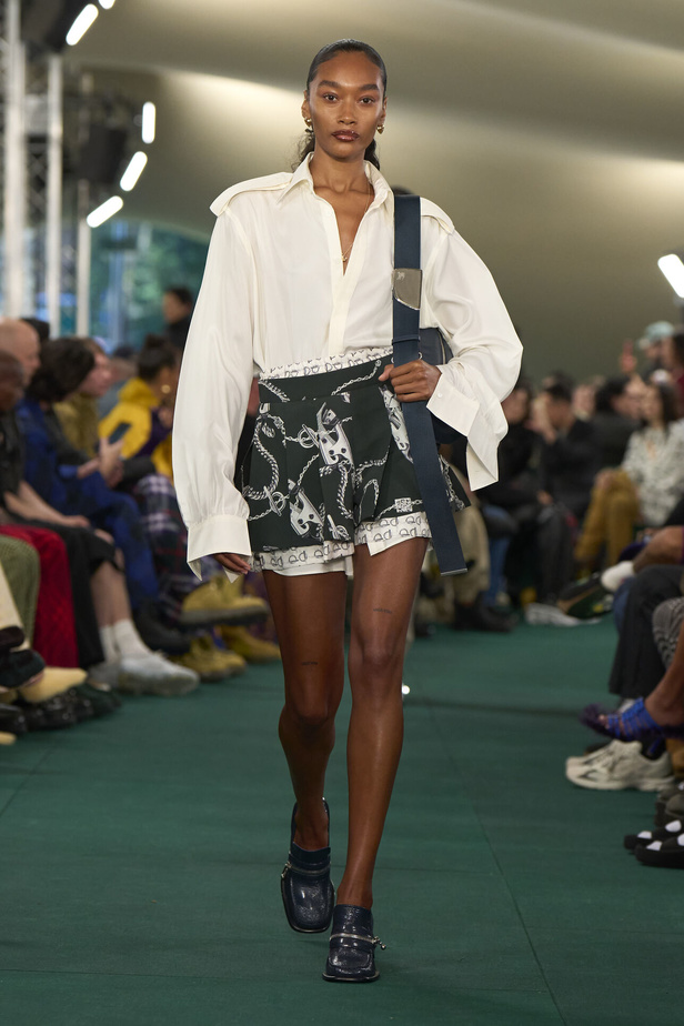 Daniel Lee يقدّم طبعات جديدة متشابكة ولون جديد لدار BURBERRY 