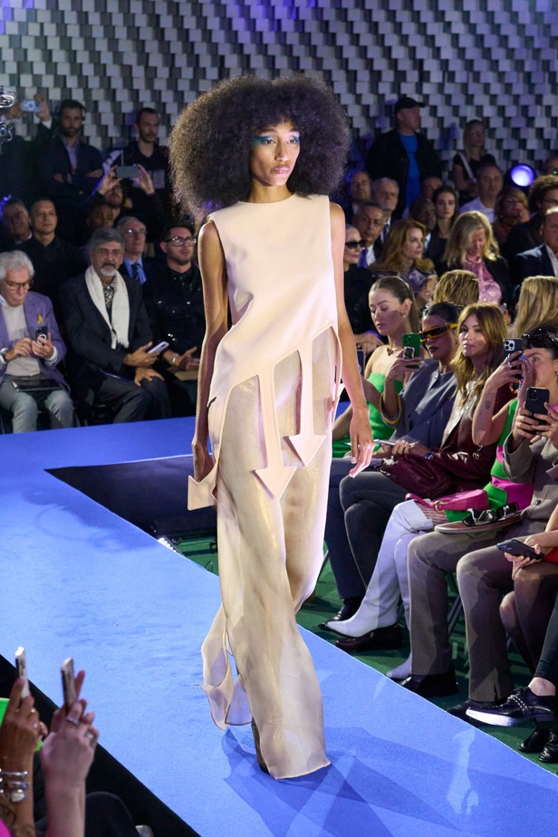 مجموعة Pierre Cardin لربيع وصيف 2024