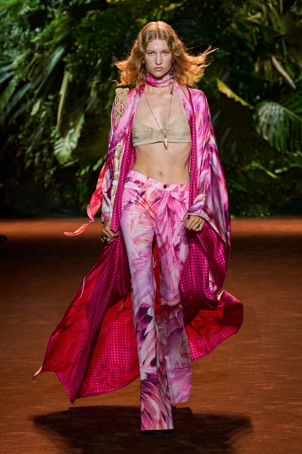 مجموعة Roberto Cavalli لربيع وصيف 2024