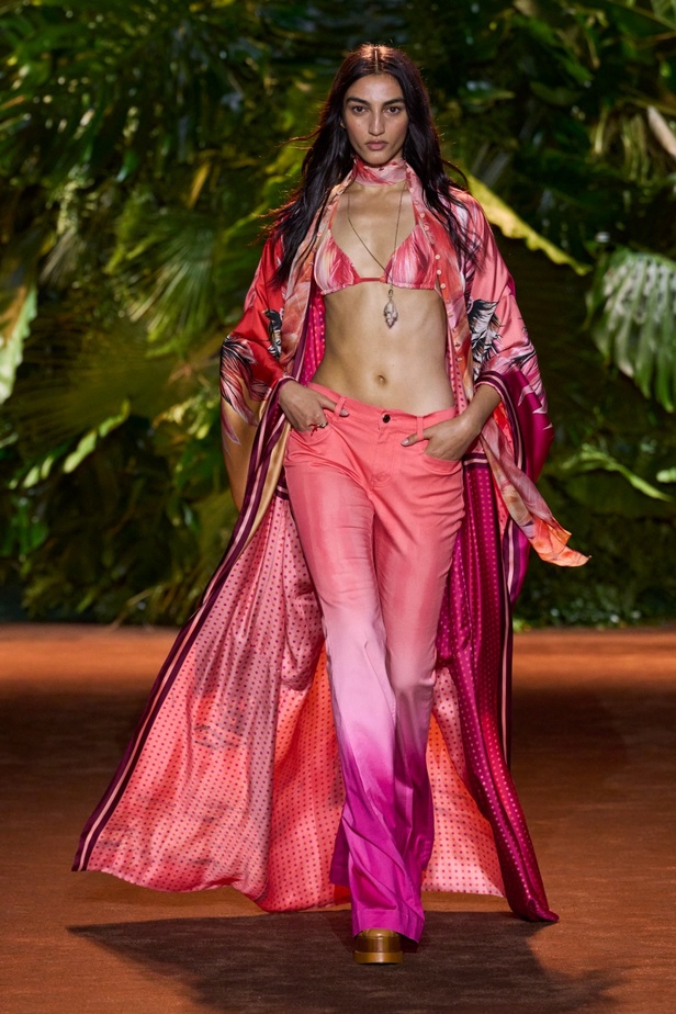 مجموعة Roberto Cavalli لربيع وصيف 2024