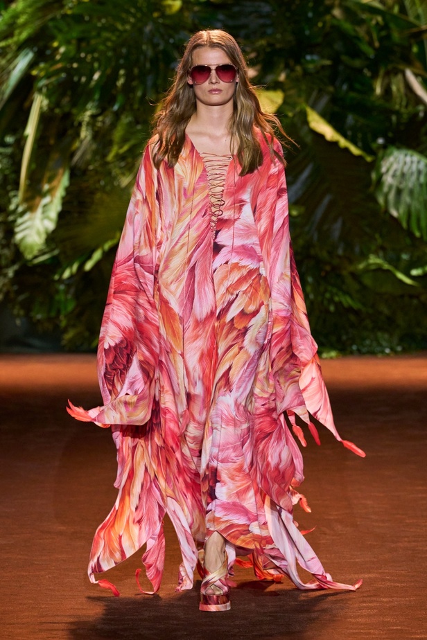 مجموعة Roberto Cavalli لربيع وصيف 2024