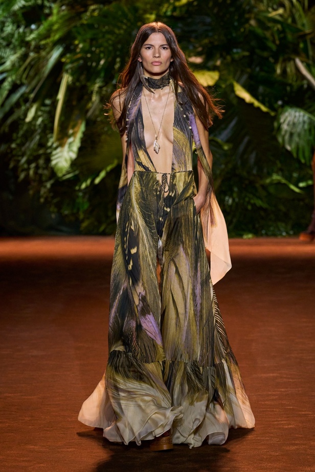 مجموعة Roberto Cavalli لربيع وصيف 2024