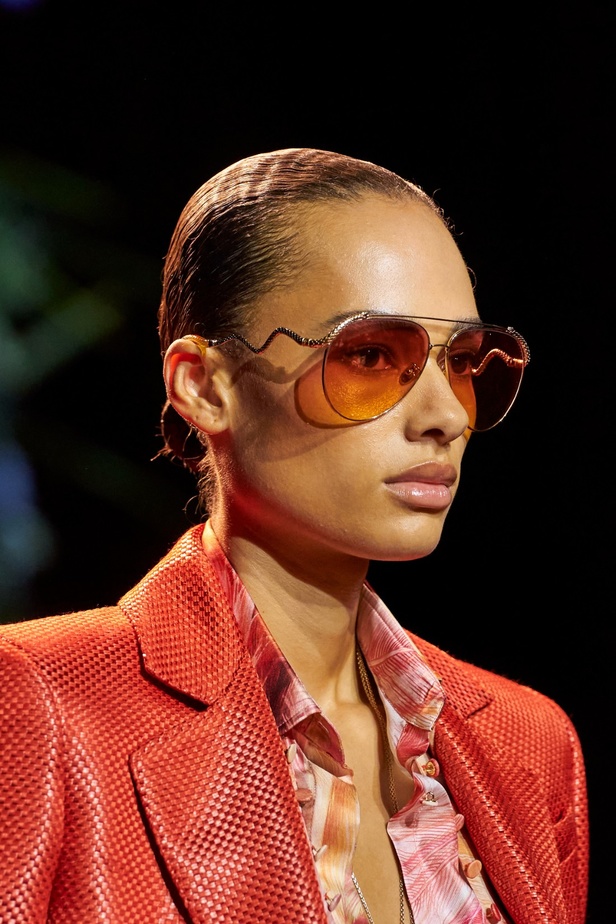 الريش يجتمع في مجموعة Roberto Cavalli لربيع وصيف 2024