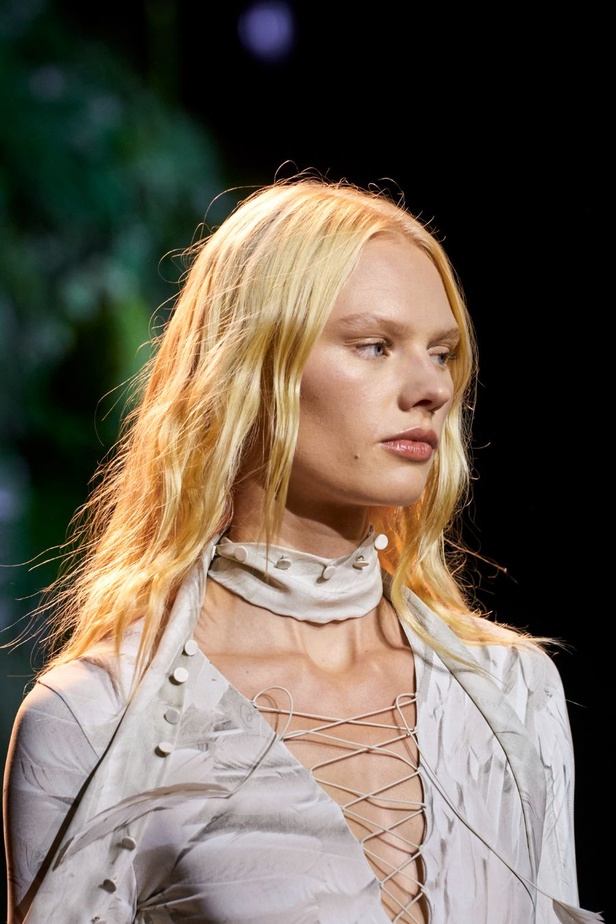 الريش يجتمع في مجموعة Roberto Cavalli لربيع وصيف 2024