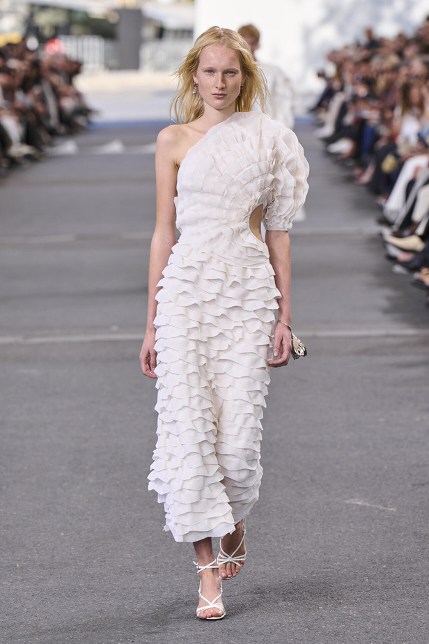 عرض Chloe لصيف 2024