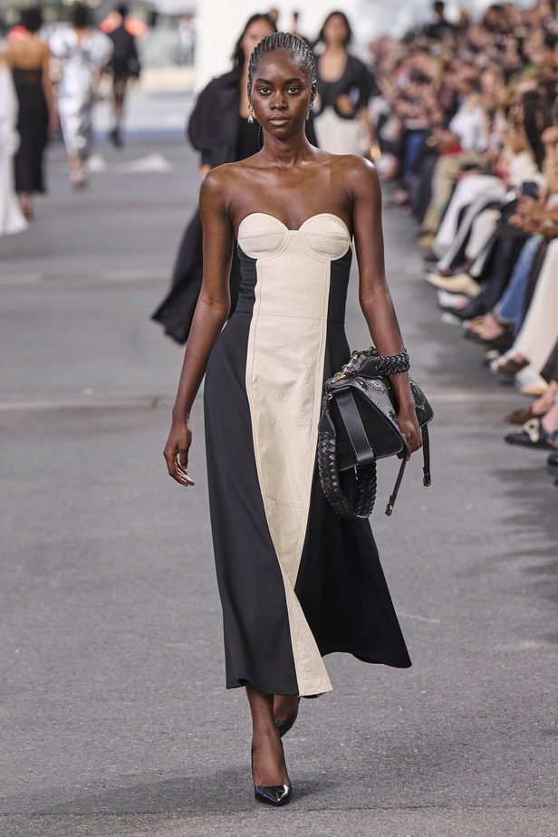 عرض Chloe لصيف 2024