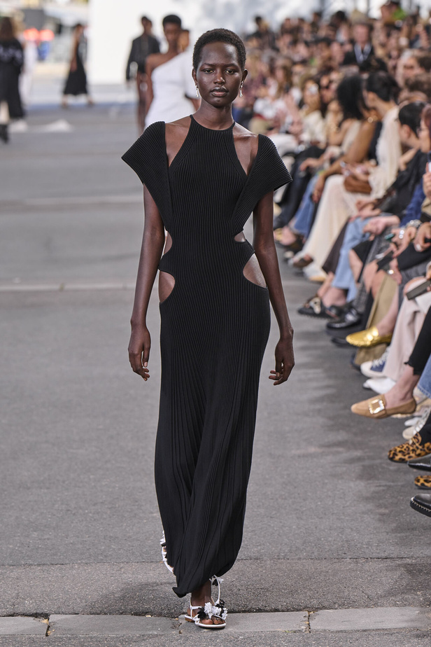 عرض Chloe لصيف 2024