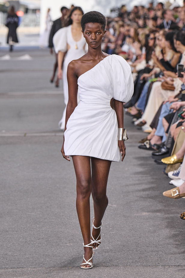 عرض Chloe لصيف 2024