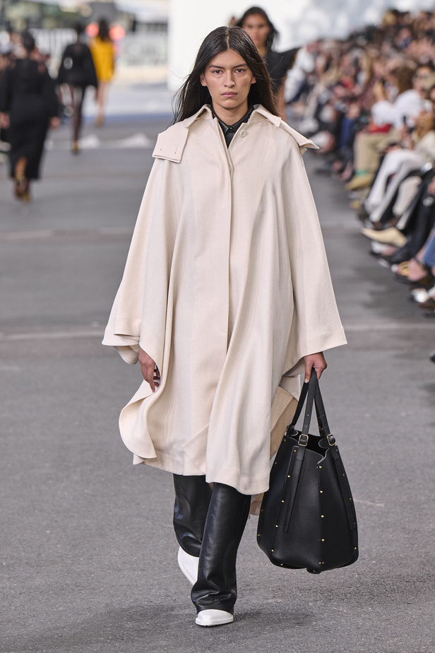 عرض Chloe لصيف 2024