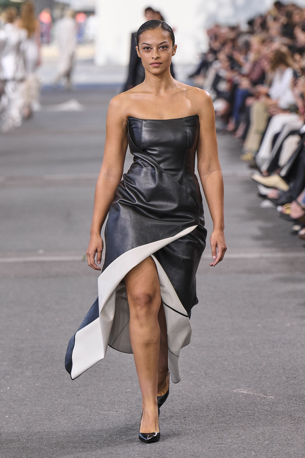 عرض Chloe لصيف 2024