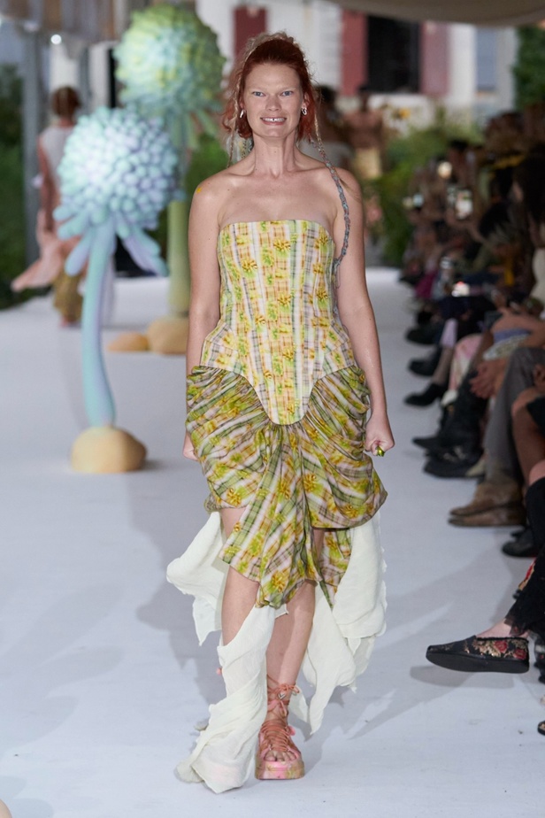 مجموعة Collina Strada لربيع وصيف 2024