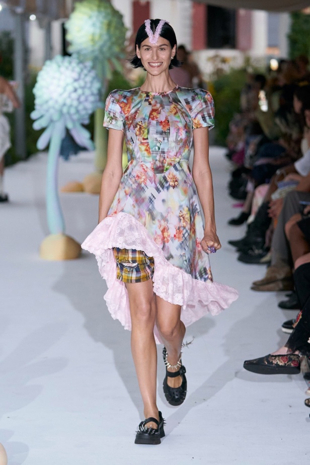 مجموعة Collina Strada لربيع وصيف 2024