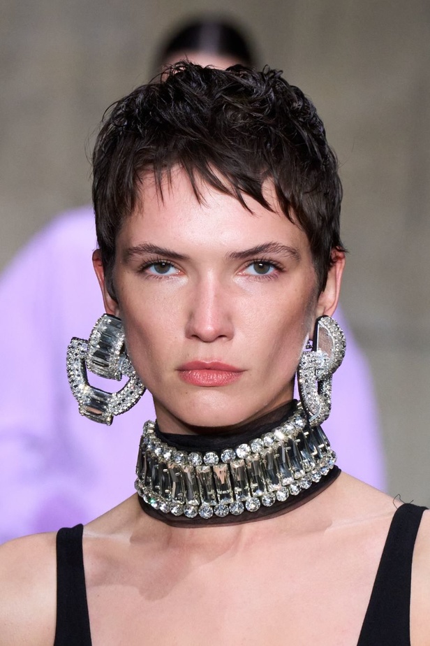 ديفيد كوما يأخذنا في نزهة بين حدائق الأزهار 