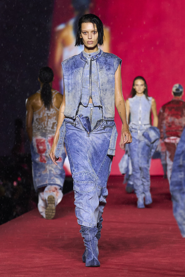 الأناقة الشبابية وأقمشة الجينز تحيي عرض Diesel لموسم ربيع وصيف 2024