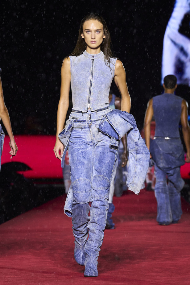 الأناقة الشبابية وأقمشة الجينز تحيي عرض Diesel لموسم ربيع وصيف 2024