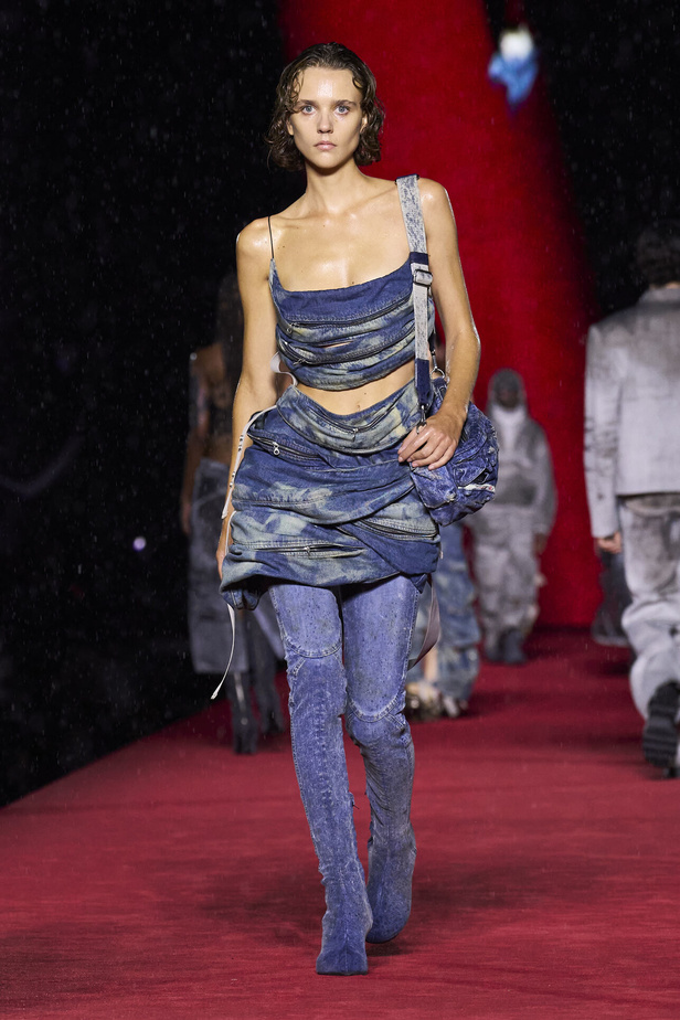 الأناقة الشبابية وأقمشة الجينز تحيي عرض Diesel لموسم ربيع وصيف 2024