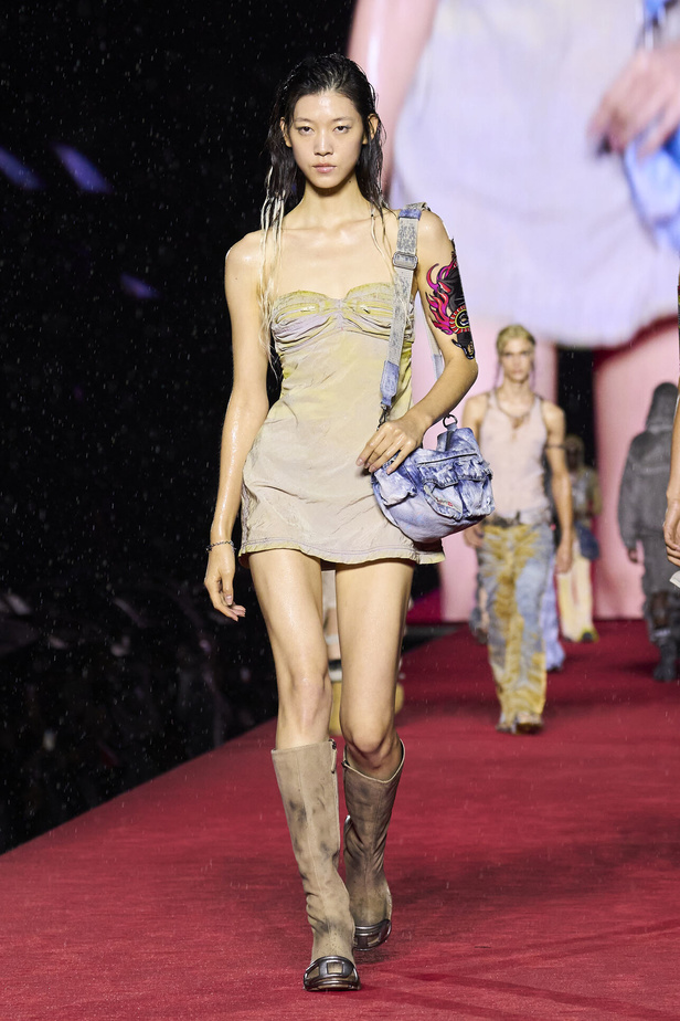 الأناقة الشبابية وأقمشة الجينز تحيي عرض Diesel لموسم ربيع وصيف 2024