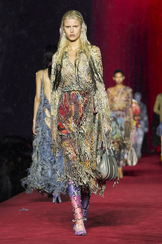 الأناقة الشبابية وأقمشة الجينز تحيي عرض Diesel لموسم ربيع وصيف 2024