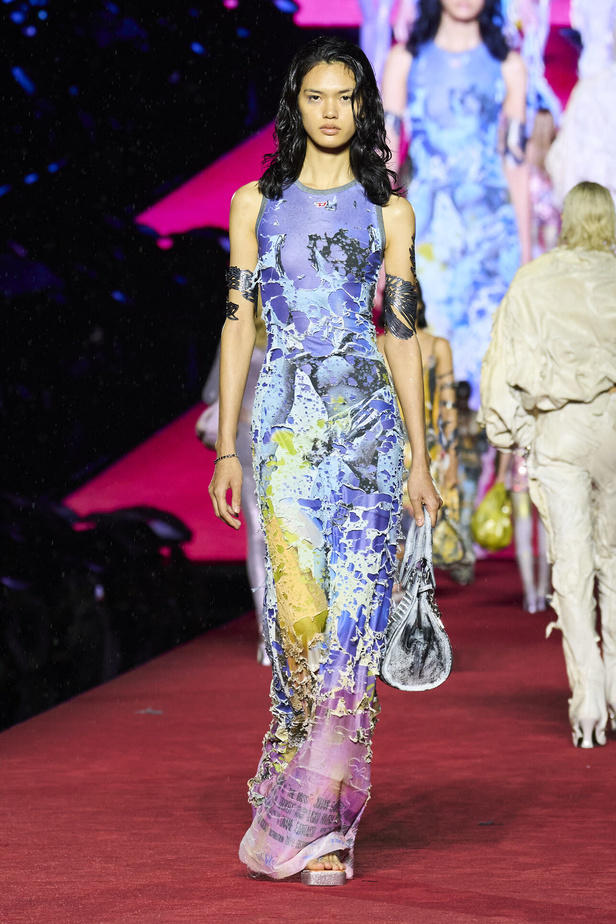 الأناقة الشبابية وأقمشة الجينز تحيي عرض Diesel لموسم ربيع وصيف 2024