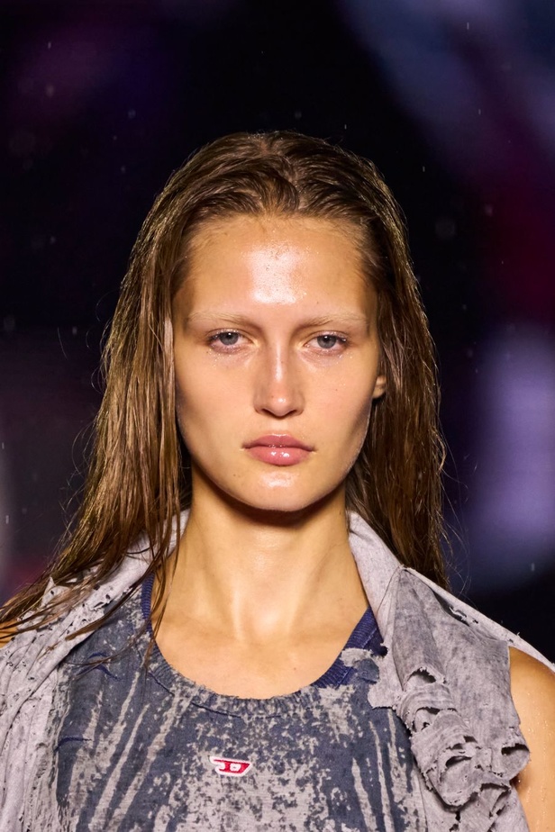 الأناقة الشبابية وأقمشة الجينز تحيي عرض Diesel لموسم ربيع وصيف 2024