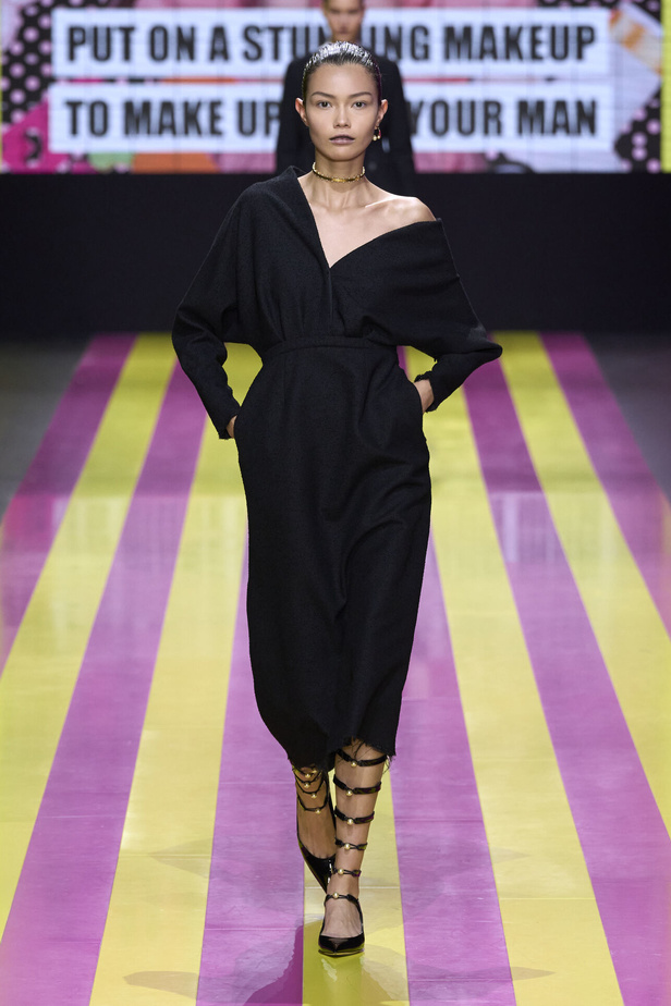 ماريا غراتسيا كيوري تعيدنا الى مبادئ الأنوثة والنسوية في مجموعة Dior لربيع وصيف 2024