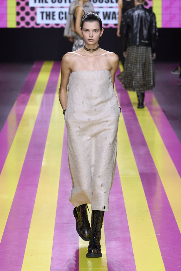 ماريا غراتسيا كيوري تعيدنا الى مبادئ الأنوثة والنسوية في مجموعة Dior لربيع وصيف 2024