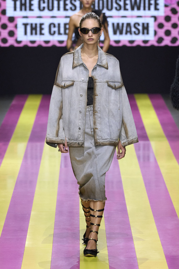 ماريا غراتسيا كيوري تعيدنا الى مبادئ الأنوثة والنسوية في مجموعة Dior لربيع وصيف 2024