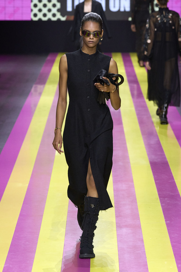 ماريا غراتسيا كيوري تعيدنا الى مبادئ الأنوثة والنسوية في مجموعة Dior لربيع وصيف 2024