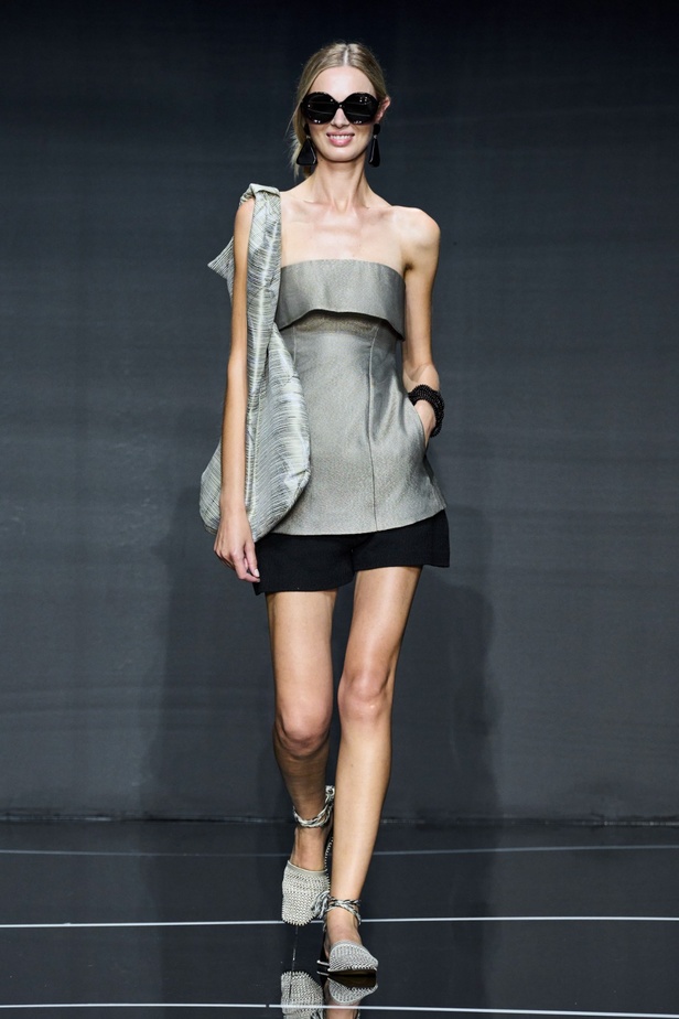 مجموعة Emporio Armani لربيع وصيف 2024 