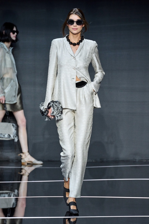 مجموعة Emporio Armani لربيع وصيف 2024 