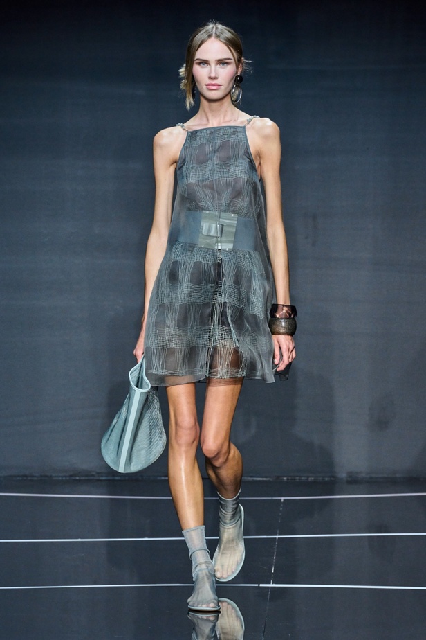 مجموعة Emporio Armani لربيع وصيف 2024 