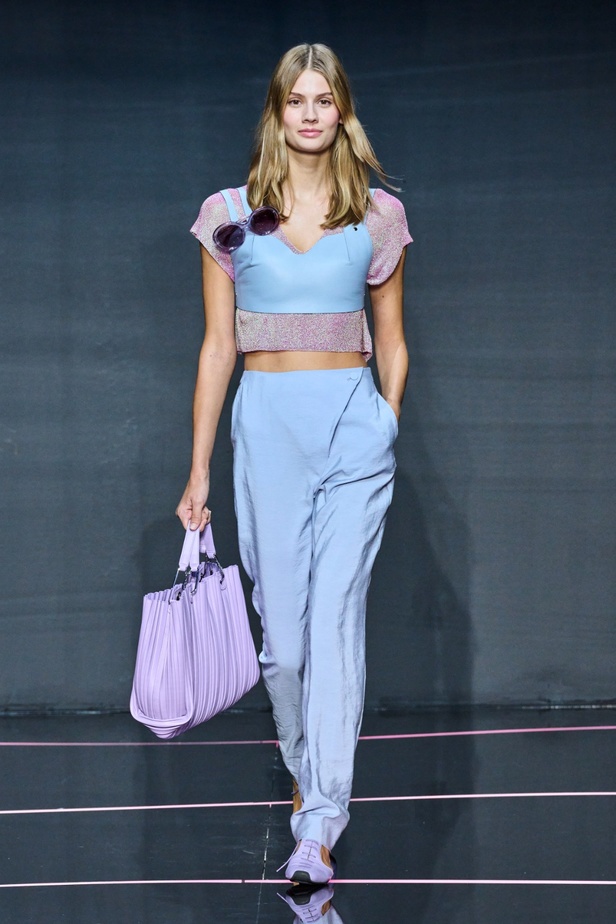 مجموعة Emporio Armani لربيع وصيف 2024 