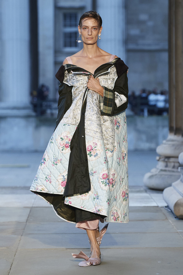 عرض أزياء Erdem لموسم ربيع وصيف 2024