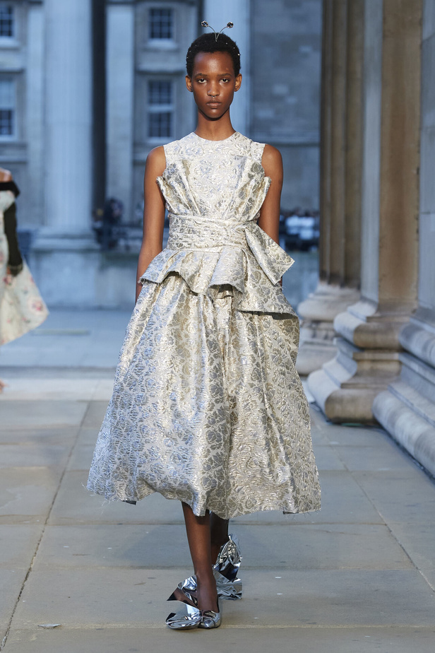 عرض أزياء Erdem لموسم ربيع وصيف 2024