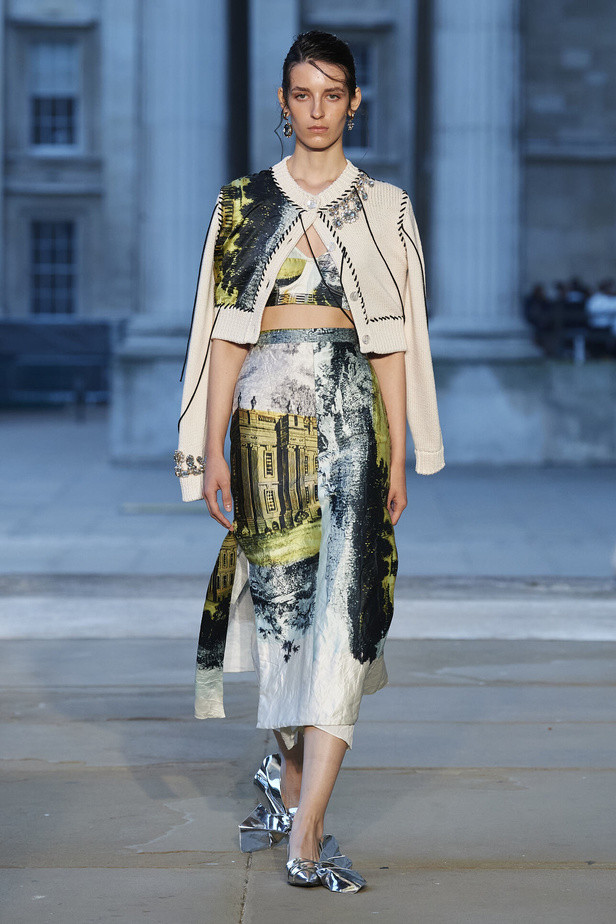 عرض أزياء Erdem لموسم ربيع وصيف 2024