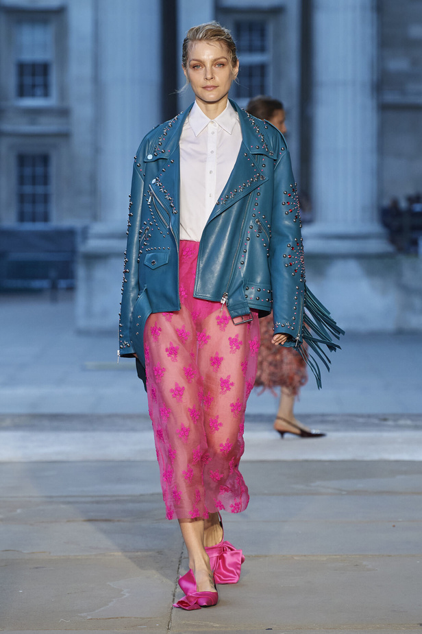 عرض أزياء Erdem لموسم ربيع وصيف 2024