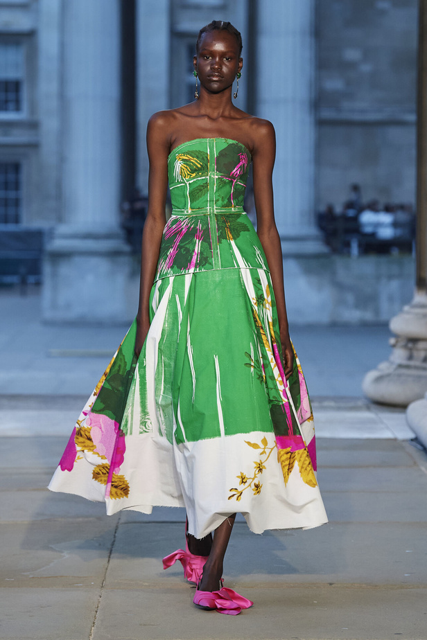 عرض أزياء Erdem لموسم ربيع وصيف 2024